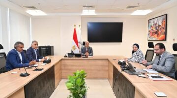 وزير الري يراقب وضع النظام المائي وسبل توفير احتياجات محطات مياه الشرب.
