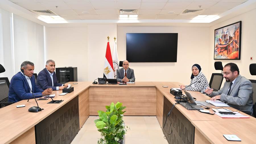 وزير الري يراقب وضع النظام المائي وسبل توفير احتياجات محطات مياه الشرب. وزير الري يراقب وضع النظام المائي وسبل توفير احتياجات محطات مياه الشرب.
