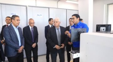وزير التعليم العالي يزور مركز العربي للبحوث والتطوير في بنها ويثني على التعاون بين الصناعة والأكاديمية