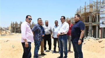 وزير الإسكان يراقب تقدم أعمال المرافق والطرق في مشروع “ديارنا”