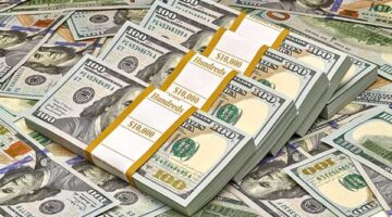 انخفاض سعر الدولار مقابل الجنيه المصري بمقدار 19 قرشًا في تداولات اليوم الأربعاء.