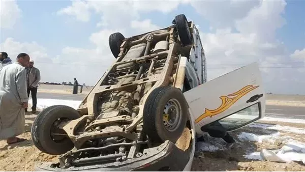 إصابة شخصين نتيجة انقلاب شاحنة في الفيوم