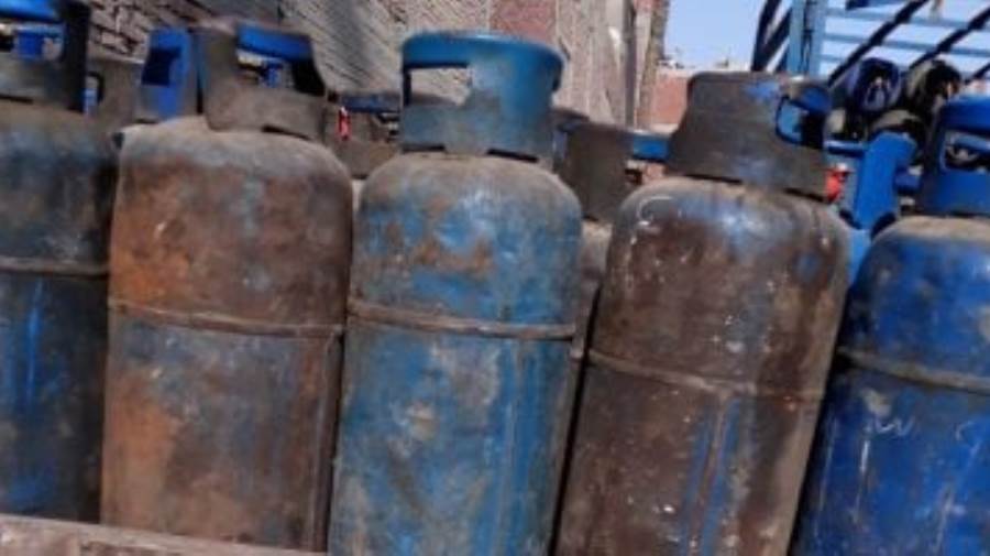 استعادة 236 أسطوانة غاز منزلي من السوق السوداء في الغربية قبل بيعها استعادة 236 أسطوانة غاز منزلي من السوق السوداء في الغربية قبل بيعها