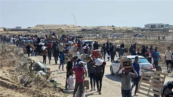 جيش الاحتلال يستهدف مراكز تجمع المساعدات والنازحين في خان يونس جيش الاحتلال يستهدف مراكز تجمع المساعدات والنازحين في خان يونس