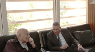 محافظ أسوان يمنح مفتاح المدينة لجراح القلب الشهير الدكتور مجدي يعقوب