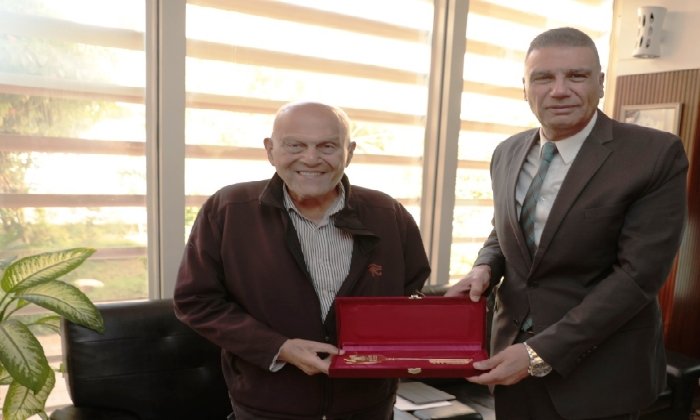 مفتاح أسوان بيد أسطورة القلوب.. تسمية محور بديل الخزان باسم مجدي يعقوب مفتاح أسوان بيد أسطورة القلوب.. تسمية محور بديل الخزان باسم مجدي يعقوب