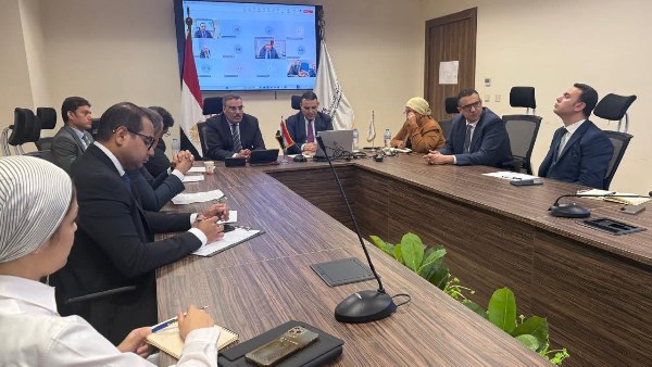 رئيس جهاز التمثيل التجاري يجتمع مع رؤساء المكاتب التجارية في الدول العربية للتنسيق. رئيس جهاز التمثيل التجاري يجتمع مع رؤساء المكاتب التجارية في الدول العربية للتنسيق.