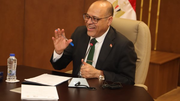 بعد نجاح المفاوضات.. وزارة العمل تستعيد حقوق 49 موظفًا في دولة عربية معينة بعد نجاح المفاوضات.. وزارة العمل تستعيد حقوق 49 موظفًا في دولة عربية معينة