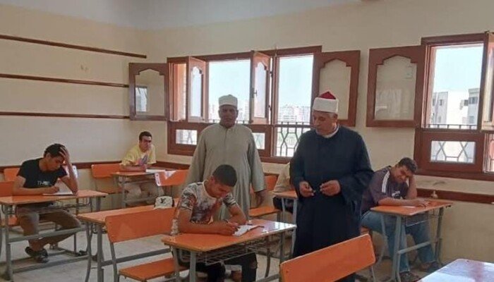 رئيس منطقة القليوبية الأزهرية يزور امتحانات الثانوية الأزهرية رئيس منطقة القليوبية الأزهرية يزور امتحانات الثانوية الأزهرية