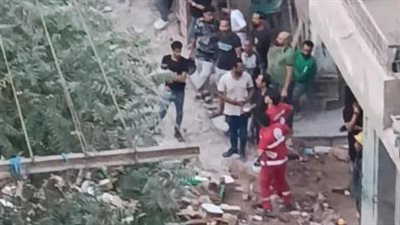 بعد وفاة وإصابة 10 أشخاص.. فريق من النيابة يتفقد مبنى الفنان نور الشريف المتضرر في السيدة زينب بعد وفاة وإصابة 10 أشخاص.. فريق من النيابة يتفقد مبنى الفنان نور الشريف المتضرر في السيدة زينب