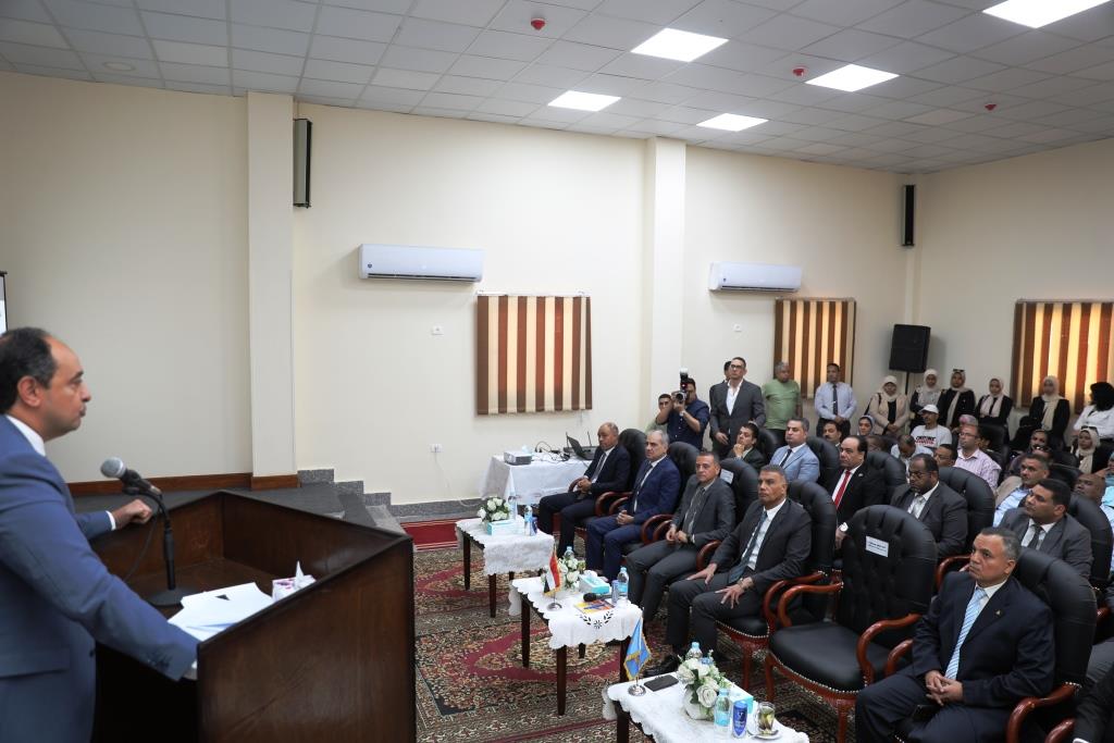 محافظ أسوان ومدير صندوق مكافحة الإدمان يتفقدان مركز العزيمة محافظ أسوان ومدير صندوق مكافحة الإدمان يتفقدان مركز العزيمة