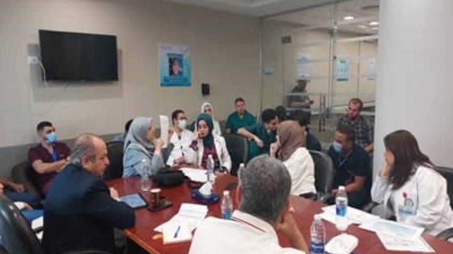 رئيس قطاع الرعاية الصحية: تطبيق الصيدلة الإكلينيكية أدى لتقليل نفقات الأدوية بمقدار 22 مليون جنيه رئيس قطاع الرعاية الصحية: تطبيق الصيدلة الإكلينيكية أدى لتقليل نفقات الأدوية بمقدار 22 مليون جنيه