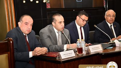 الوزير فوزي: النسخة المعدلة لمشروع قانون الإيجار القديم تحقق فوائد للجميع ولا تُحدث خسائر لأي طرف محدد. الوزير فوزي: النسخة المعدلة لمشروع قانون الإيجار القديم تحقق فوائد للجميع ولا تُحدث خسائر لأي طرف محدد.