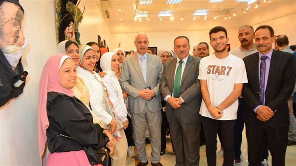 معرض فني لطلبة كلية التربية النوعية بجامعة أسيوط معرض فني لطلبة كلية التربية النوعية بجامعة أسيوط