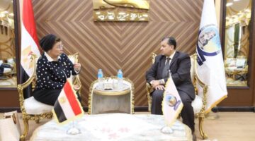 نائب وزير الصحة والسكان تناقش مع رئيس جامعة جنوب الوادي سبل تعزيز التعاون المشترك