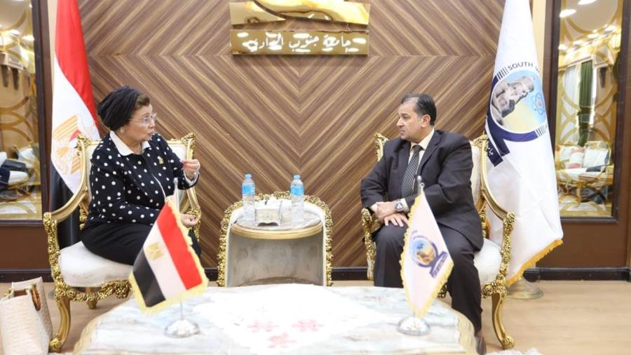 نائب وزير الصحة والسكان تناقش مع رئيس جامعة جنوب الوادي سبل تعزيز التعاون المشترك نائب وزير الصحة والسكان تناقش مع رئيس جامعة جنوب الوادي سبل تعزيز التعاون المشترك