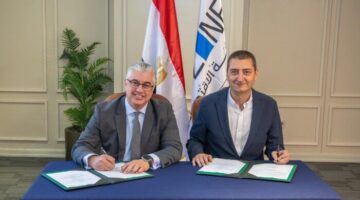رئيس الهيئة الاقتصادية لقناة السويس يبرم اتفاقية جديدة مع شركة أولوسوي التركية المتخصصة في صناعة الغزل والنسيج.