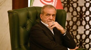 أمير قطر receives a message from the Iranian president.