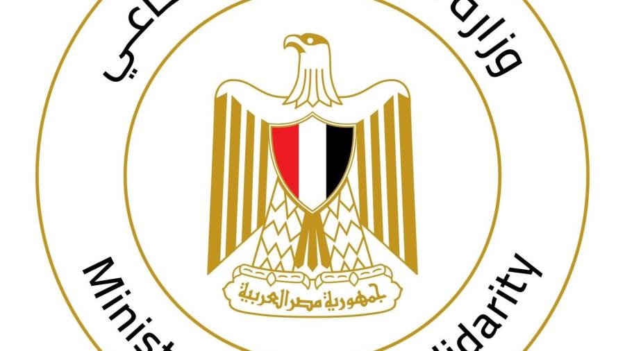 وزيرة التضامن تتابع آثار انهيار مبنى في السيدة زينب وتوجه بتقديم التعويضات لعائلات الضحايا. وزيرة التضامن تتابع آثار انهيار مبنى في السيدة زينب وتوجه بتقديم التعويضات لعائلات الضحايا.