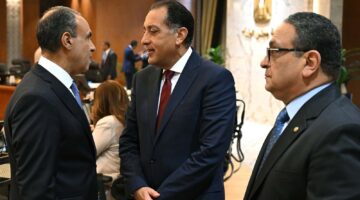 مدبولى ي reassuring المواطنين: لدينا مخزونات استراتيجية من السلع تكفي لتلبية احتياجات السوق المحلي.. ونستعد للتعامل مع التطورات الجديدة.