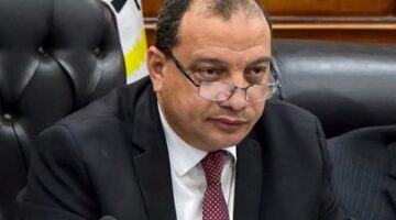 رئيس جامعة بني سويف يقود اجتماعات ثلاث لجان