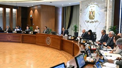 رئيس الوزراء يضمن للمواطنين: لدينا مخزونات استراتيجية كافية من السلع، وهناك خيارات متعددة متاحة. رئيس الوزراء يضمن للمواطنين: لدينا مخزونات استراتيجية كافية من السلع، وهناك خيارات متعددة متاحة.
