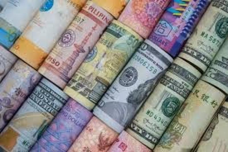 ضبط قضايا تهريب عملات أجنبية بقيمة 5 ملايين جنيه ضبط قضايا تهريب عملات أجنبية بقيمة 5 ملايين جنيه