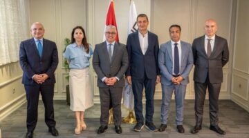 رئيس هيئة قناة السويس يبرم اتفاقية جديدة مع شركة “أولوسوي” التركية لإنتاج الغزل والخيوط.