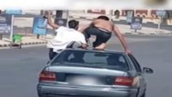 قائم على السيارة.. أصحاب فيديو حادث المقطم يواجهون العقوبات القانونية قائم على السيارة.. أصحاب فيديو حادث المقطم يواجهون العقوبات القانونية
