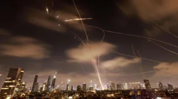 الخبير أنيس القاسم يناشد السلطات الأردنية: “دعوا صواريخ إيران تهبط بعيدًا، فالقانون الدولي لا يُحمِّل المملكة أي مسؤوليات” .. النقاشات تتزايد حول “حياد العمليات” وعمان تستعد لعمليات طويلة الأمد.