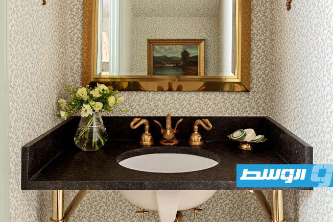 تصميم كلاسيكي لورق الحائط. (الإنترنت)