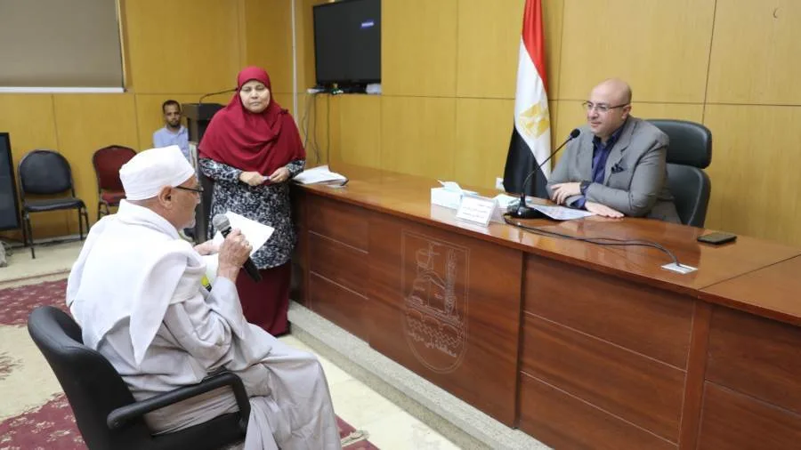 في الاجتماع الأسبوعي: محافظ بني سويف يوجه باتخاذ إجراءات سريعة لحل مشكلات واحتياجات المواطنين في الاجتماع الأسبوعي: محافظ بني سويف يوجه باتخاذ إجراءات سريعة لحل مشكلات واحتياجات المواطنين