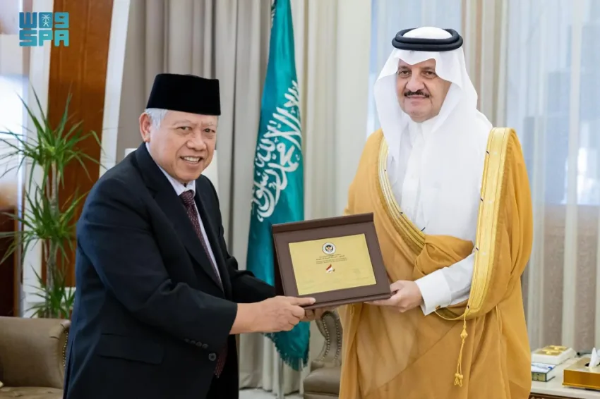 أمير المنطقة الشرقية يلتقي سفير إندونيسيا في المملكة