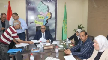 محافظ القليوبية يتيح فرص عمل للمواطنين في اجتماعه الأسبوعي.