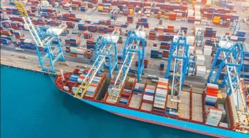 ارتفاع تكلفة شحن السفن العبور من مضيق هرمز بنسبة 60%