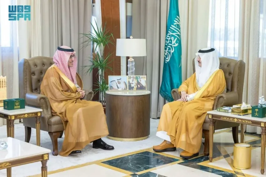 أمير المنطقة الشرقية يلتقي محافظ هيئة الزكاة والضرائب والجمارك أمير المنطقة الشرقية يلتقي محافظ هيئة الزكاة والضرائب والجمارك
