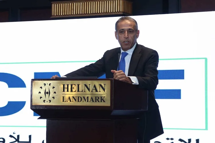 أشرف سالمان: نعمل على تأسيس مجالس تعاون بين اتحاد الأوراق المالية والجمعيات المهنية. أشرف سالمان: نعمل على تأسيس مجالس تعاون بين اتحاد الأوراق المالية والجمعيات المهنية.