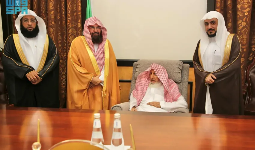 مفتي المملكة يلتقي السديس وأئمة المسجد الحرام مفتي المملكة يلتقي السديس وأئمة المسجد الحرام