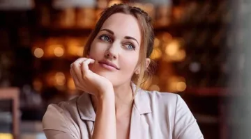 مريم أوزرلي تفتح قلبها عن تجربتها مع الفقر وحقيقة إجهاض ابنتها.
