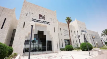 مكتبة المؤسس تُترجم كتابي (خطى المتنبي) و(قانون الأعمال السعودي) إلى اللغة الصينية