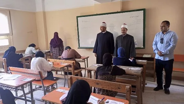 طلاب الثانوية الأزهرية في الإسكندرية يجرون امتحان الصرف بسلاسة دون أي عوائق طلاب الثانوية الأزهرية في الإسكندرية يجرون امتحان الصرف بسلاسة دون أي عوائق