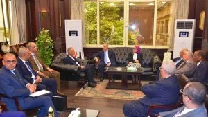 بالصور.. مسؤولو البنك الزراعي يناقشون مع محافظ قنا طرق دعم القطاع الزراعي وتوسيع فرص التصدير.