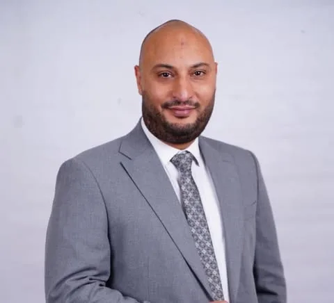 محمد عصام: نقل الشركات العائلية إلى مؤسسات منظمة وزيادة جاذبية الشركات الناشئة يعزز التوازن بين العرض والطلب. محمد عصام: نقل الشركات العائلية إلى مؤسسات منظمة وزيادة جاذبية الشركات الناشئة يعزز التوازن بين العرض والطلب.