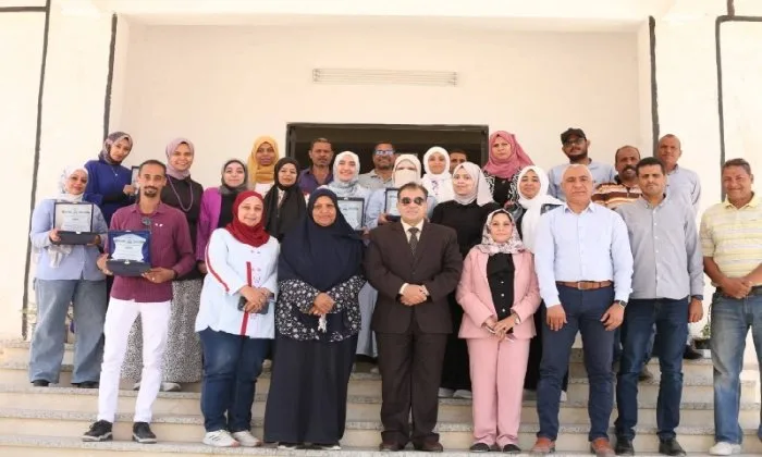 رئيس جامعة جنوب الوادي يجتمع بفريق الإدارة الهندسية بالجامعة رئيس جامعة جنوب الوادي يجتمع بفريق الإدارة الهندسية بالجامعة