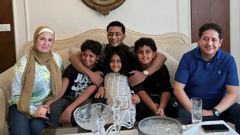 رمضان يتحدث عن إرجاء حفله: “الصواريخ تحلق فوقنا مثل الحمام الزاجل” رمضان يتحدث عن إرجاء حفله: “الصواريخ تحلق فوقنا مثل الحمام الزاجل”