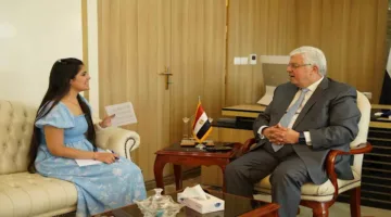 وزير التعليم العالي يتحدث مع طالبة من إعلام القاهرة.. ماذا دار بينهما؟