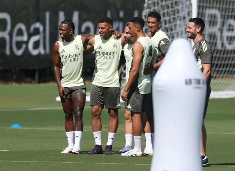 تشكيلة ريال مدريد لمواجهة الهلال في كأس العالم للأندية 2025.. مفاجأة مبابي تشكيلة ريال مدريد لمواجهة الهلال في كأس العالم للأندية 2025.. مفاجأة مبابي