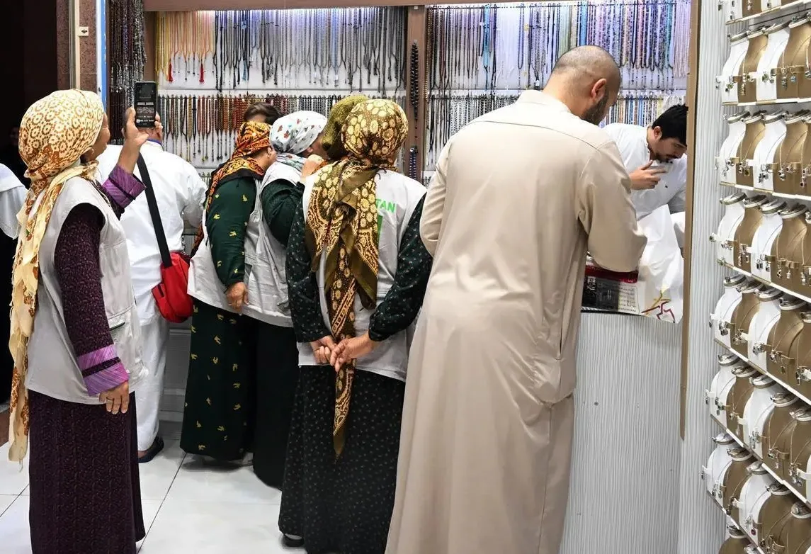 المدينة المنورة تودع زوار بيت الله بعد أدائهم للصلاة في المسجد النبوي المدينة المنورة تودع زوار بيت الله بعد أدائهم للصلاة في المسجد النبوي