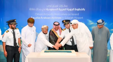 مطار صلالة يستقبل الرحلة الأولى لطيران السعودية في موسم خريف ظفار 2025