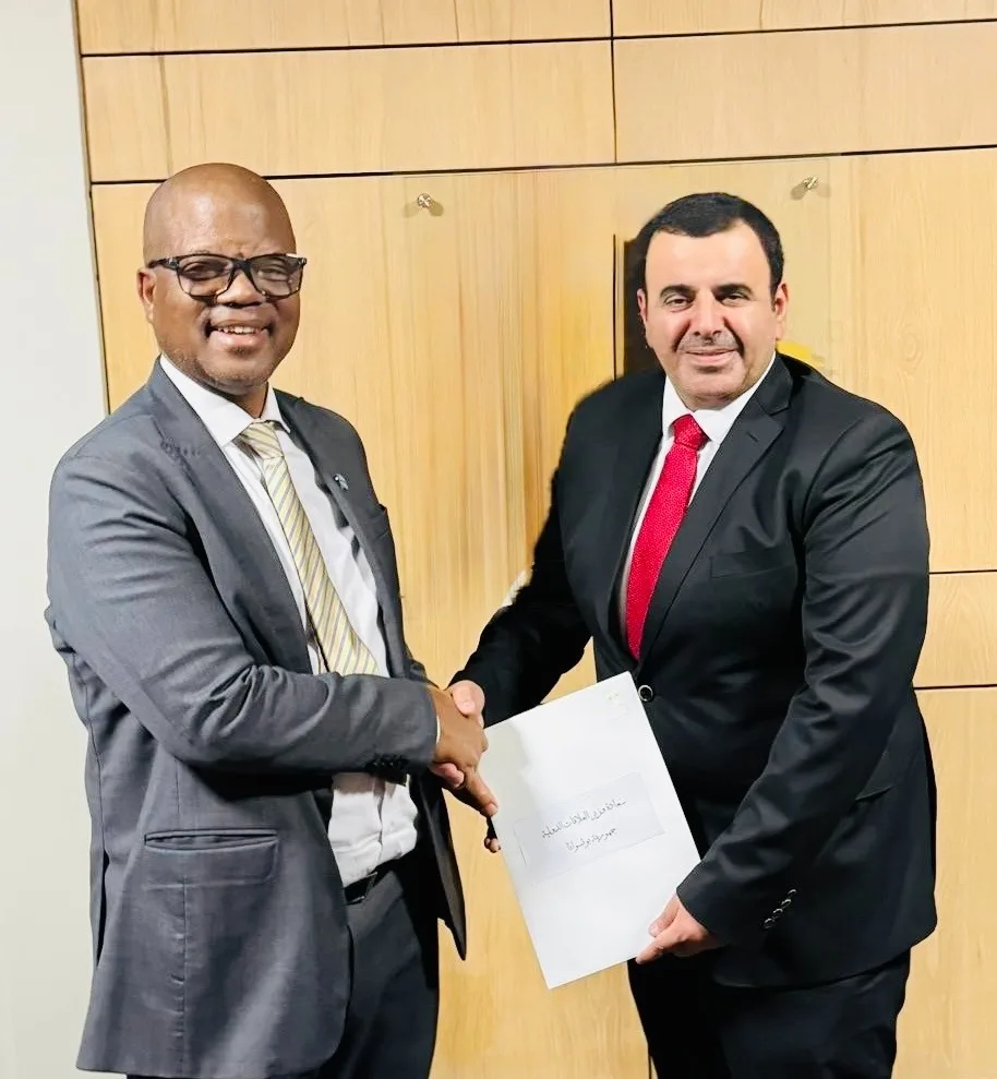 القائم بأعمال وزير العلاقات الدولية في بوتسوانا يستقبل نسخة من أوراق اعتماد سفير قطر القائم بأعمال وزير العلاقات الدولية في بوتسوانا يستقبل نسخة من أوراق اعتماد سفير قطر